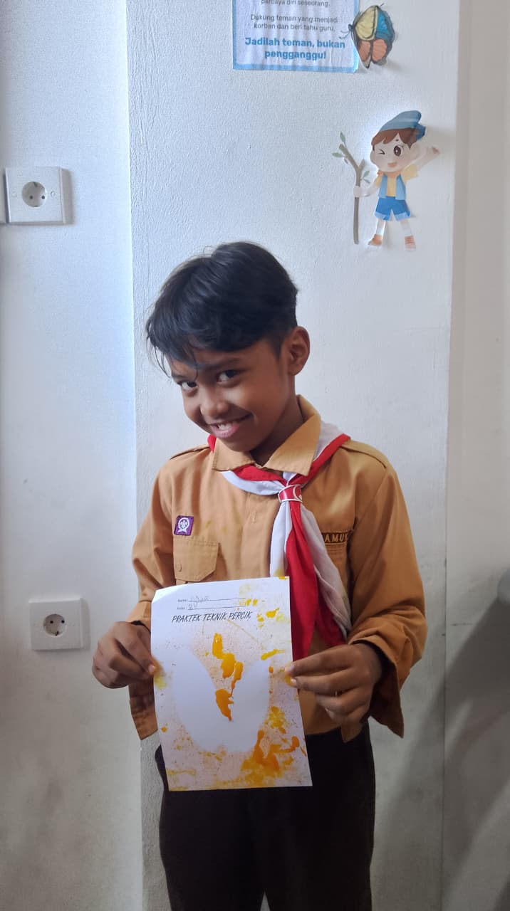 Seni Budaya, Praktek membuat teknik percik oleh kelas 3B - foto 1